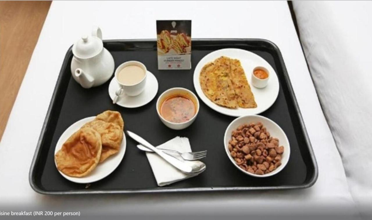 Hotel Clink New Delhi Airport Екстериор снимка