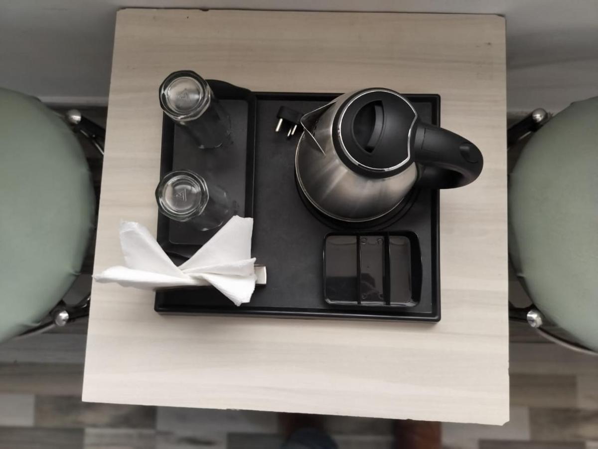 Hotel Clink New Delhi Airport Екстериор снимка
