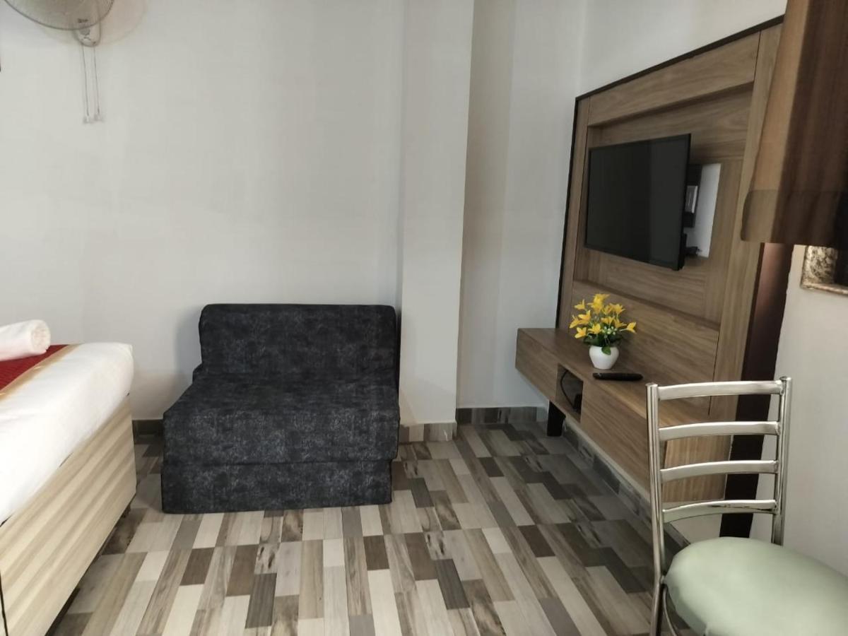 Hotel Clink New Delhi Airport Екстериор снимка