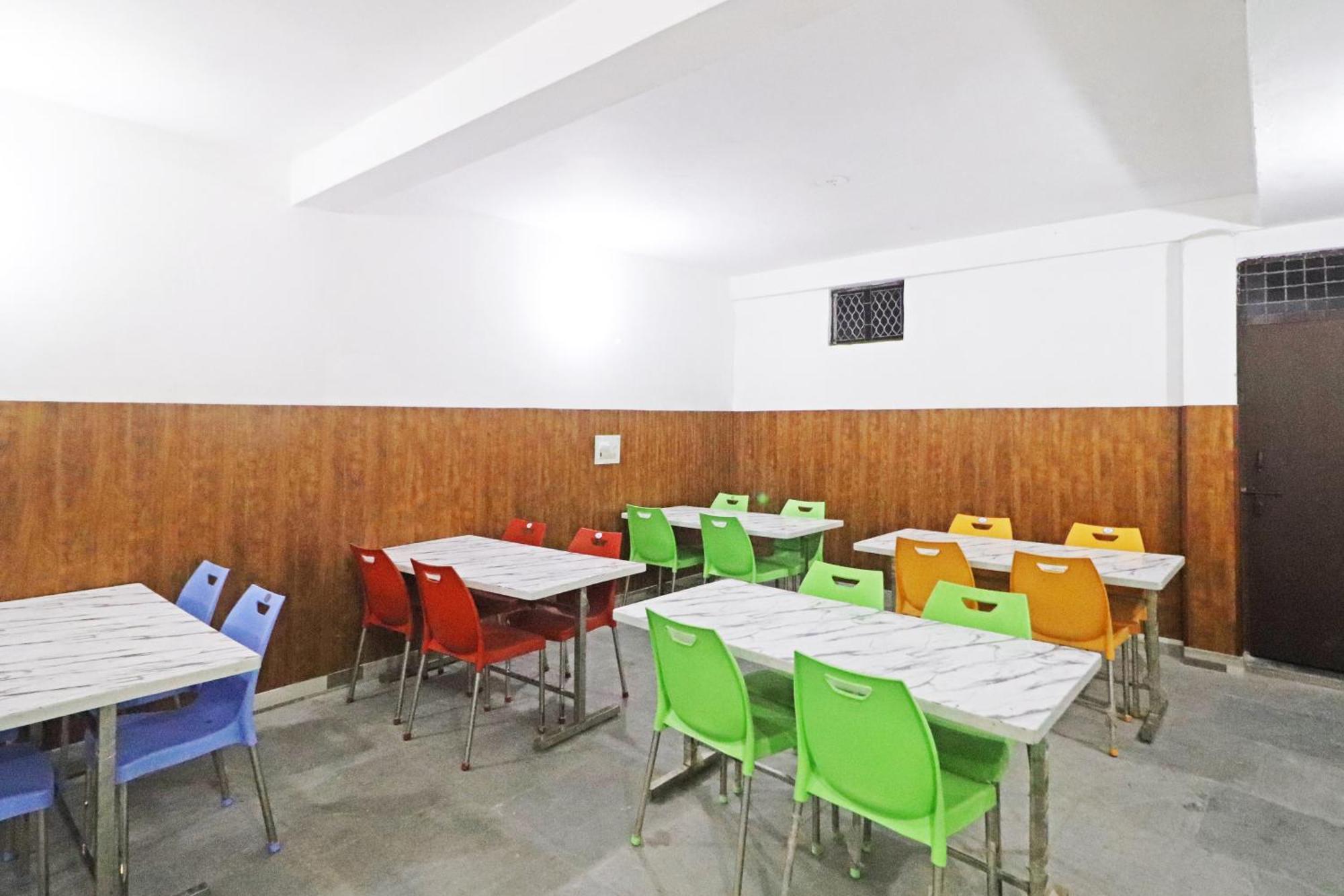 Hotel Clink New Delhi Airport Екстериор снимка