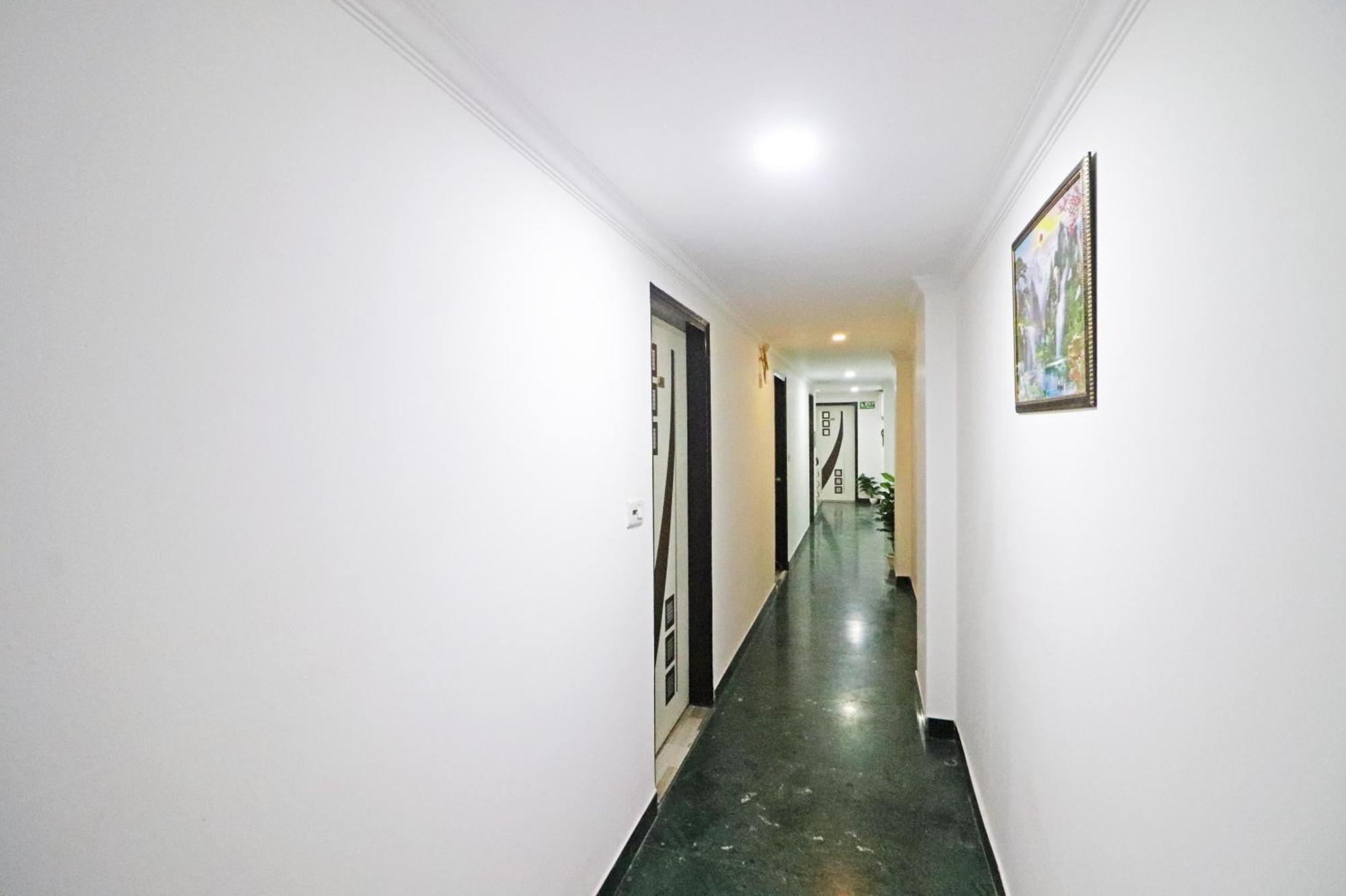 Hotel Clink New Delhi Airport Екстериор снимка