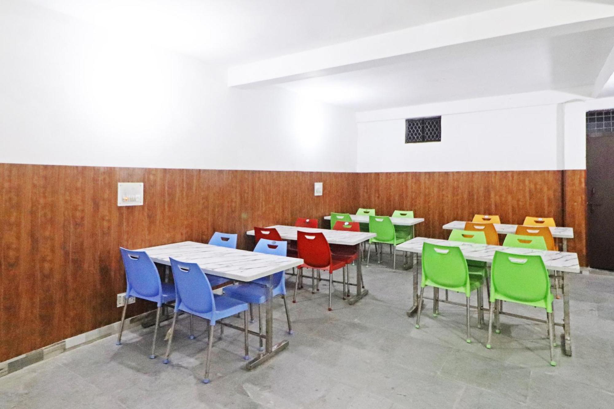 Hotel Clink New Delhi Airport Екстериор снимка