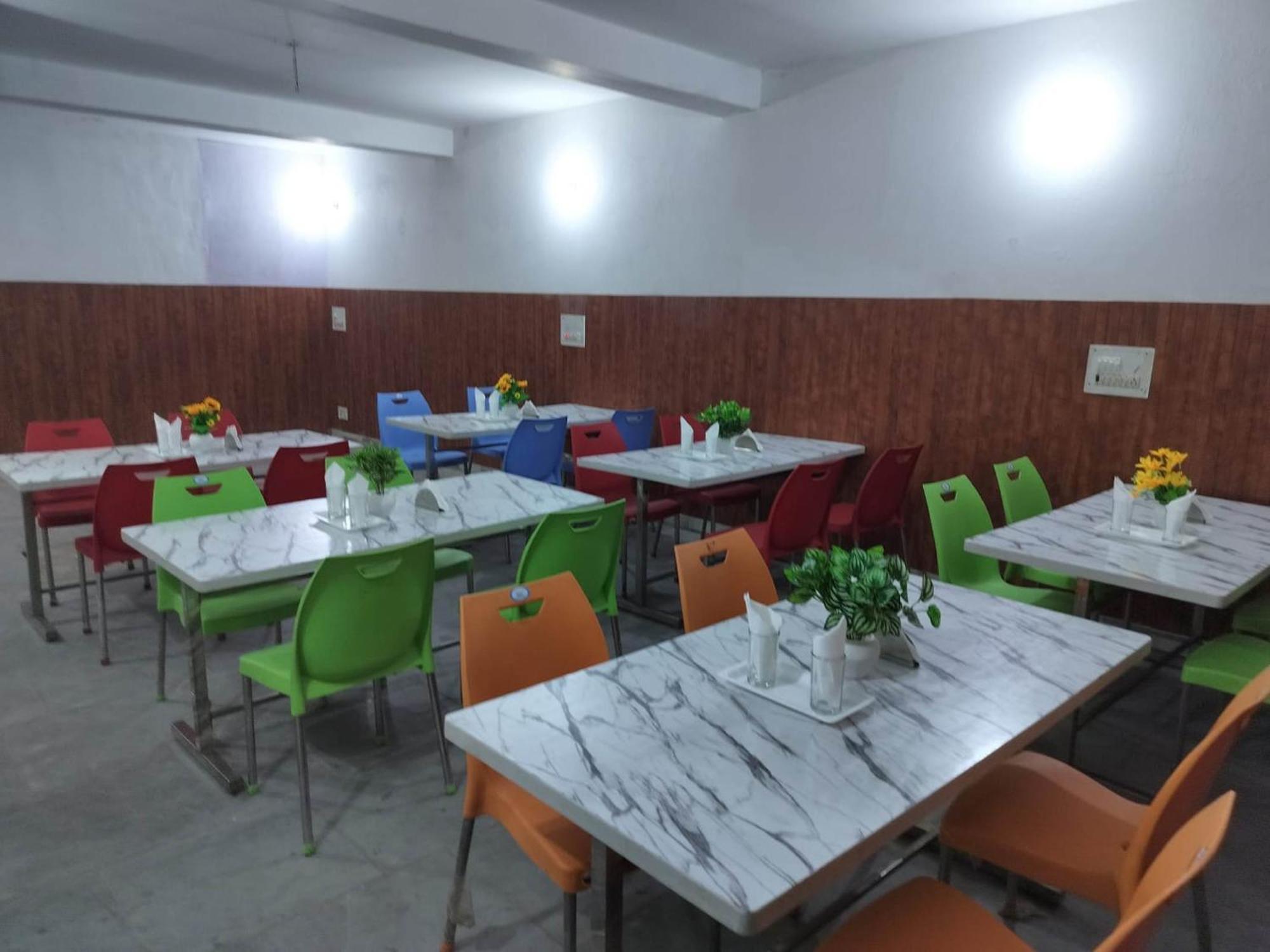 Hotel Clink New Delhi Airport Екстериор снимка