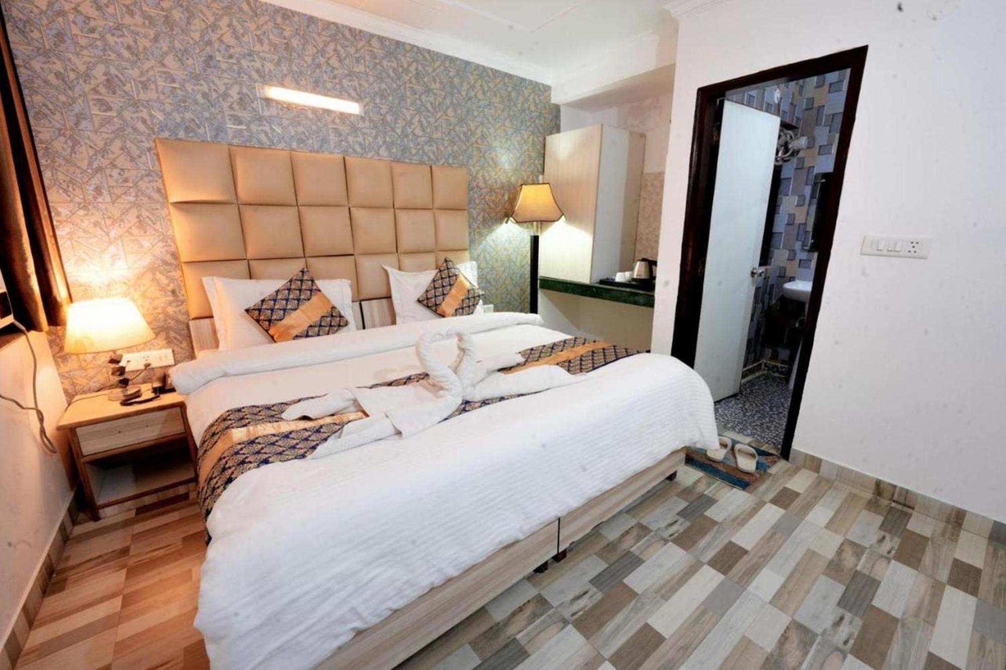 Hotel Clink New Delhi Airport Екстериор снимка