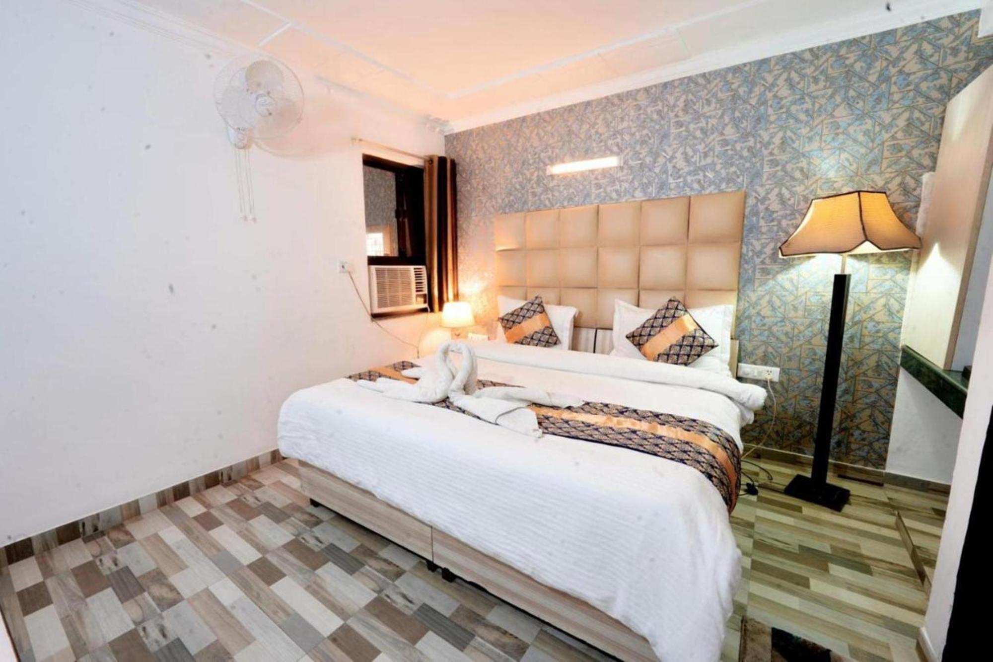 Hotel Clink New Delhi Airport Екстериор снимка