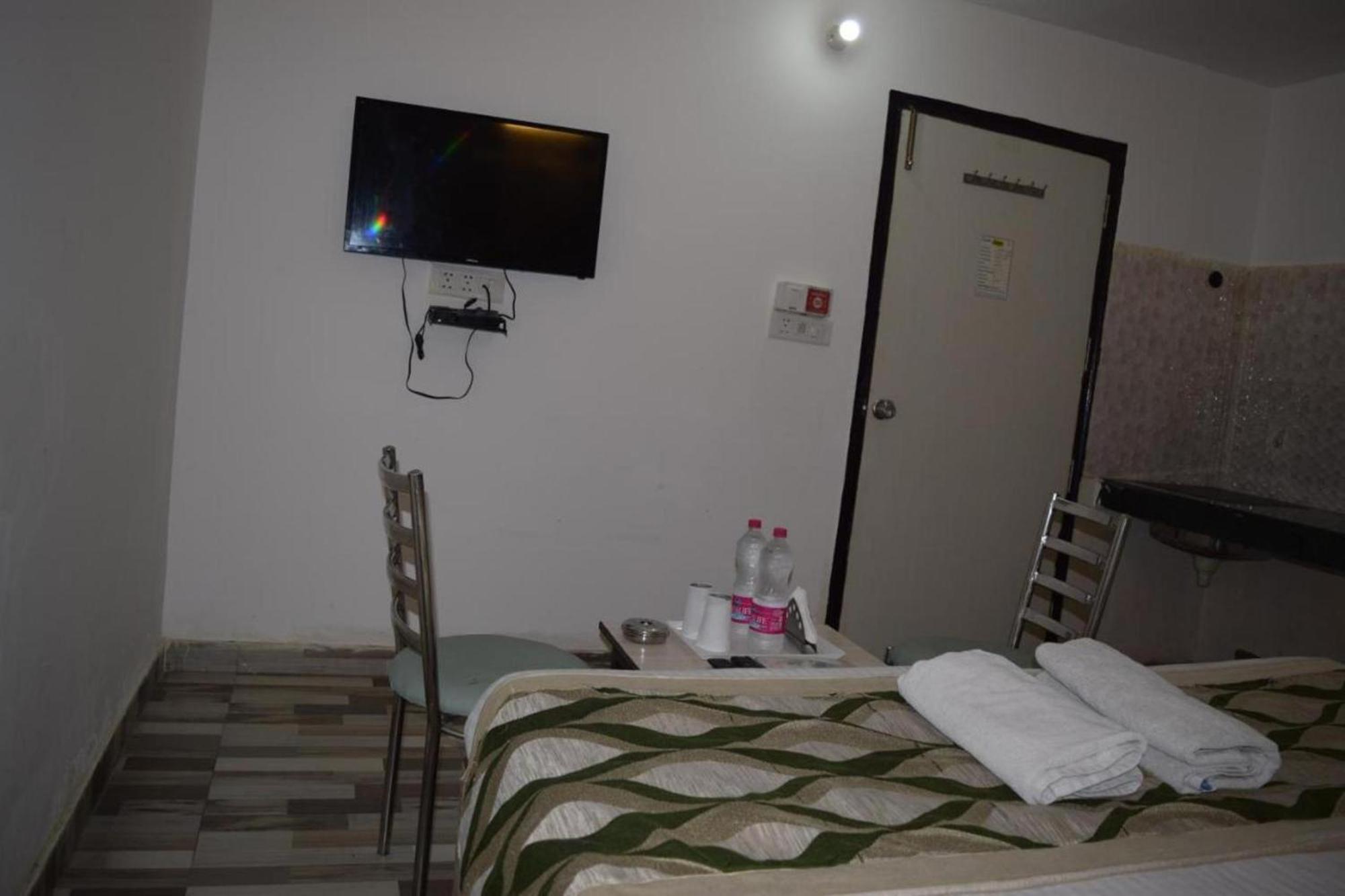 Hotel Clink New Delhi Airport Екстериор снимка