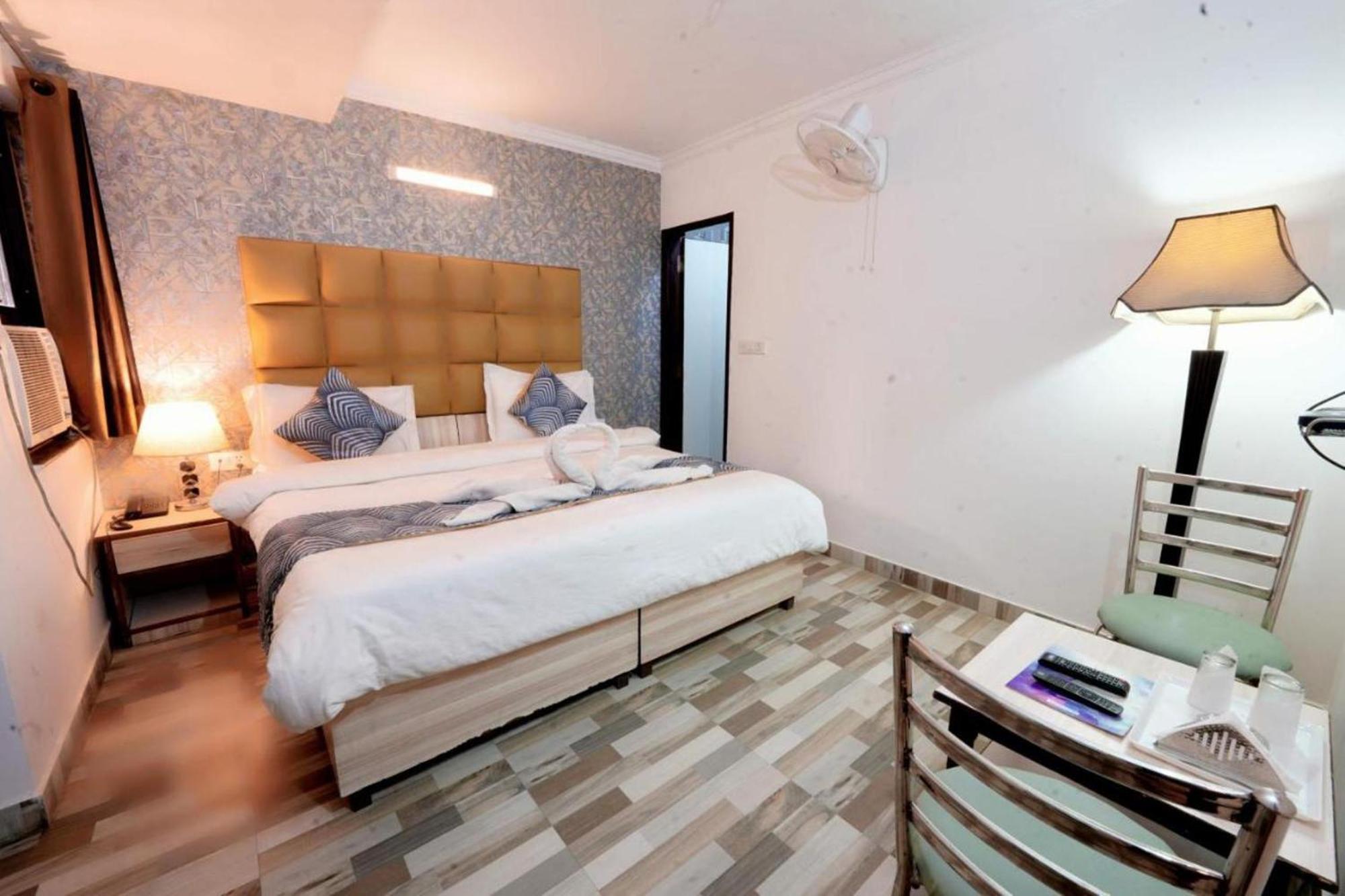 Hotel Clink New Delhi Airport Екстериор снимка