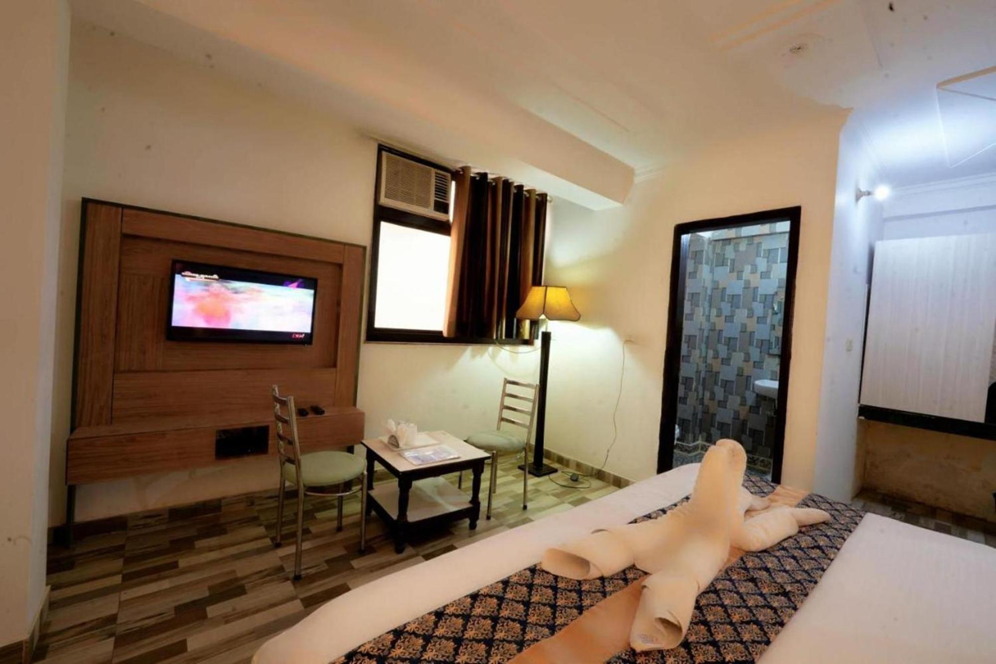 Hotel Clink New Delhi Airport Екстериор снимка