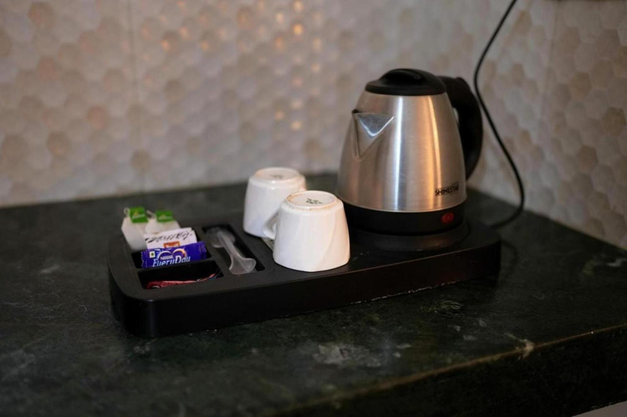 Hotel Clink New Delhi Airport Екстериор снимка