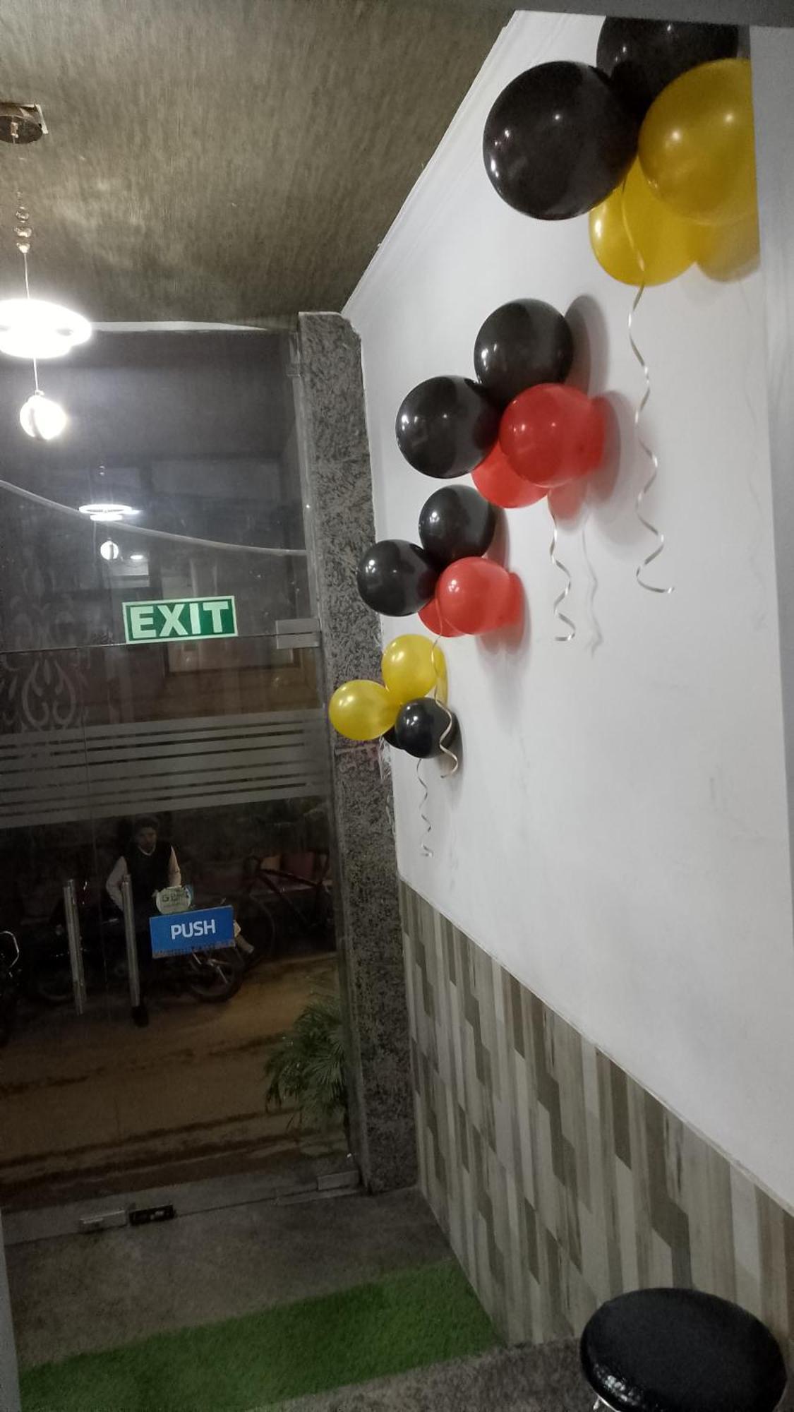 Hotel Clink New Delhi Airport Екстериор снимка