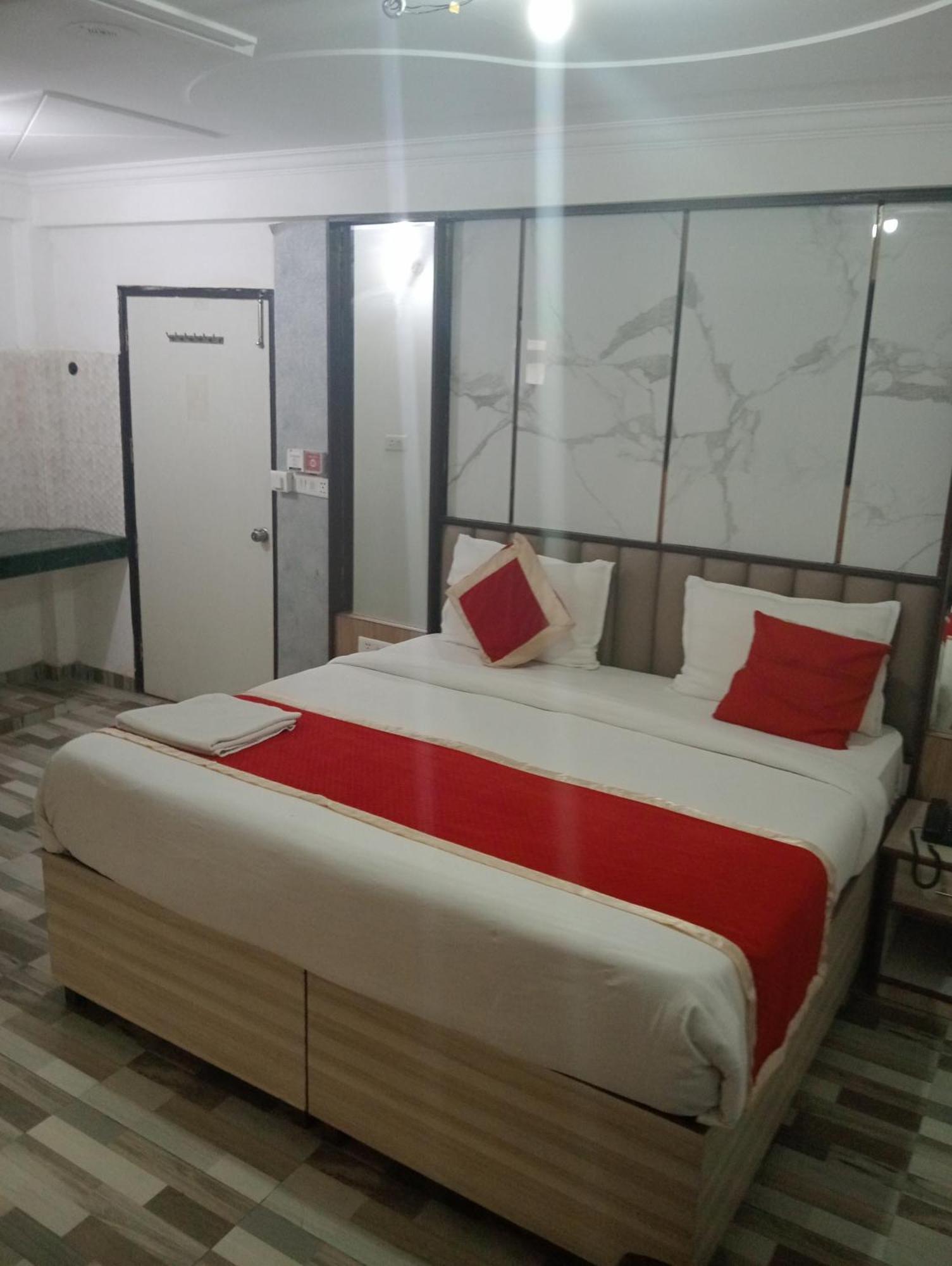 Hotel Clink New Delhi Airport Екстериор снимка