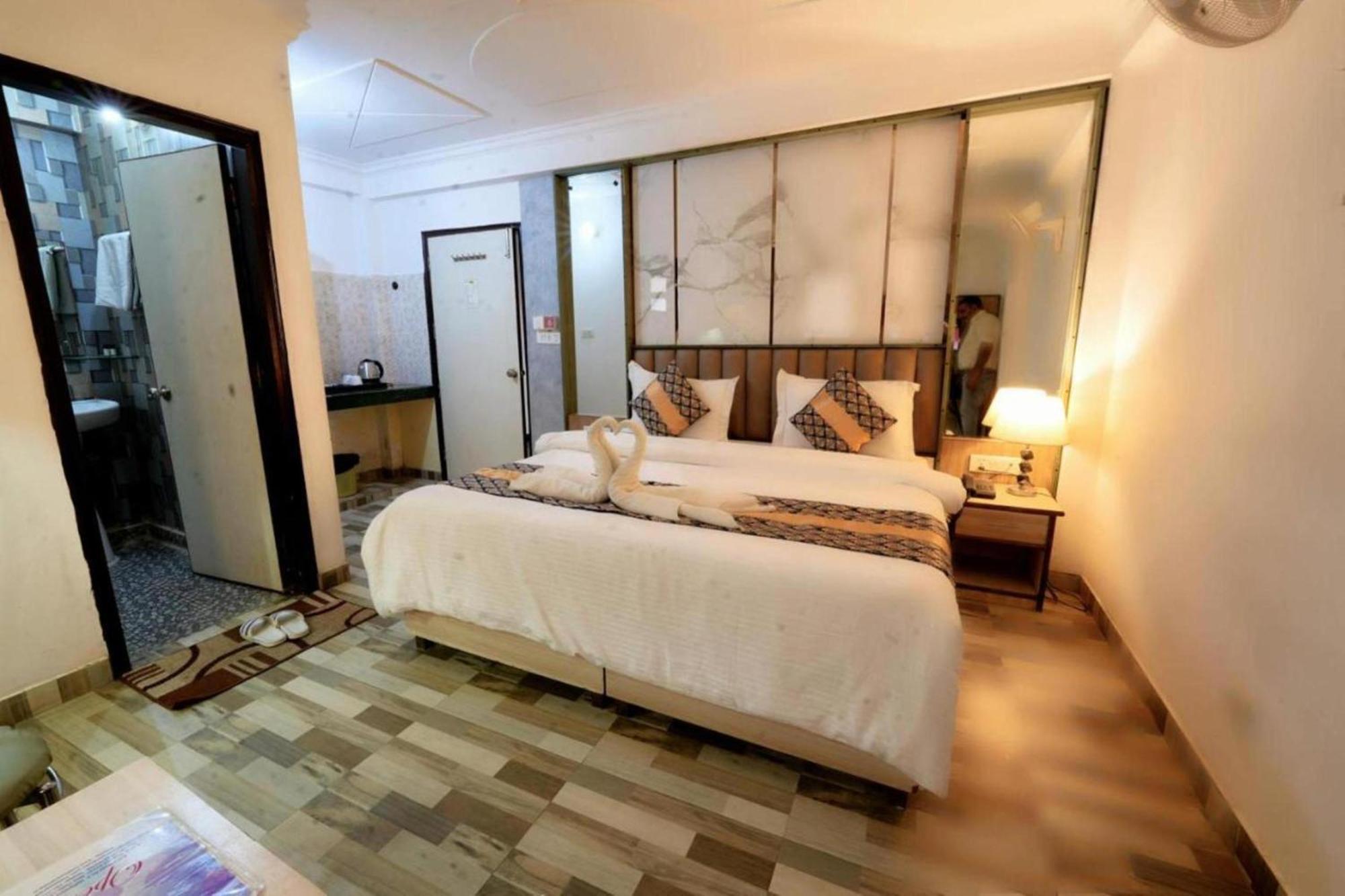 Hotel Clink New Delhi Airport Екстериор снимка