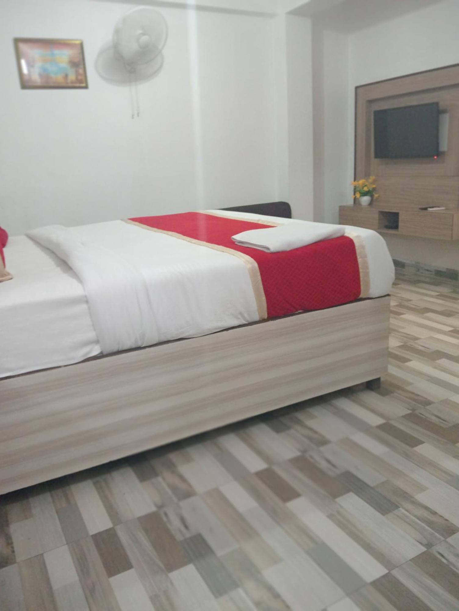 Hotel Clink New Delhi Airport Екстериор снимка