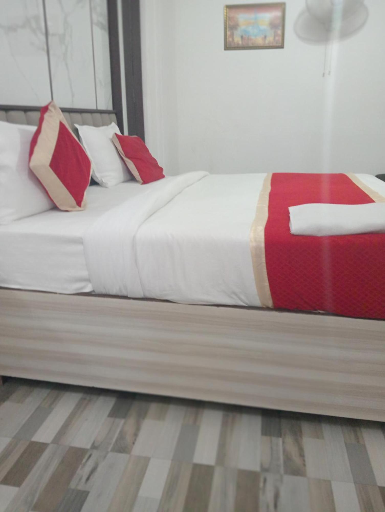 Hotel Clink New Delhi Airport Екстериор снимка