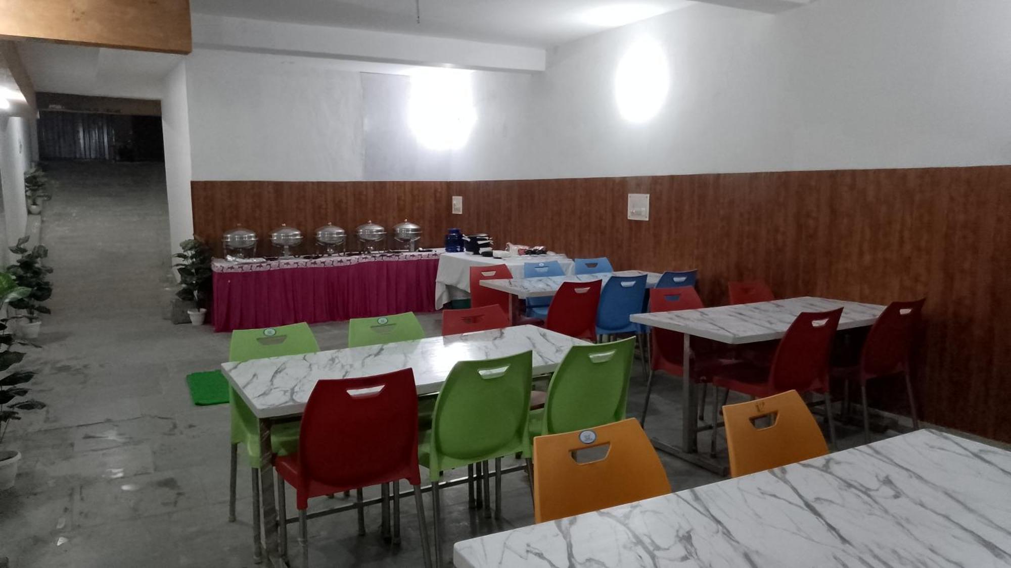 Hotel Clink New Delhi Airport Екстериор снимка