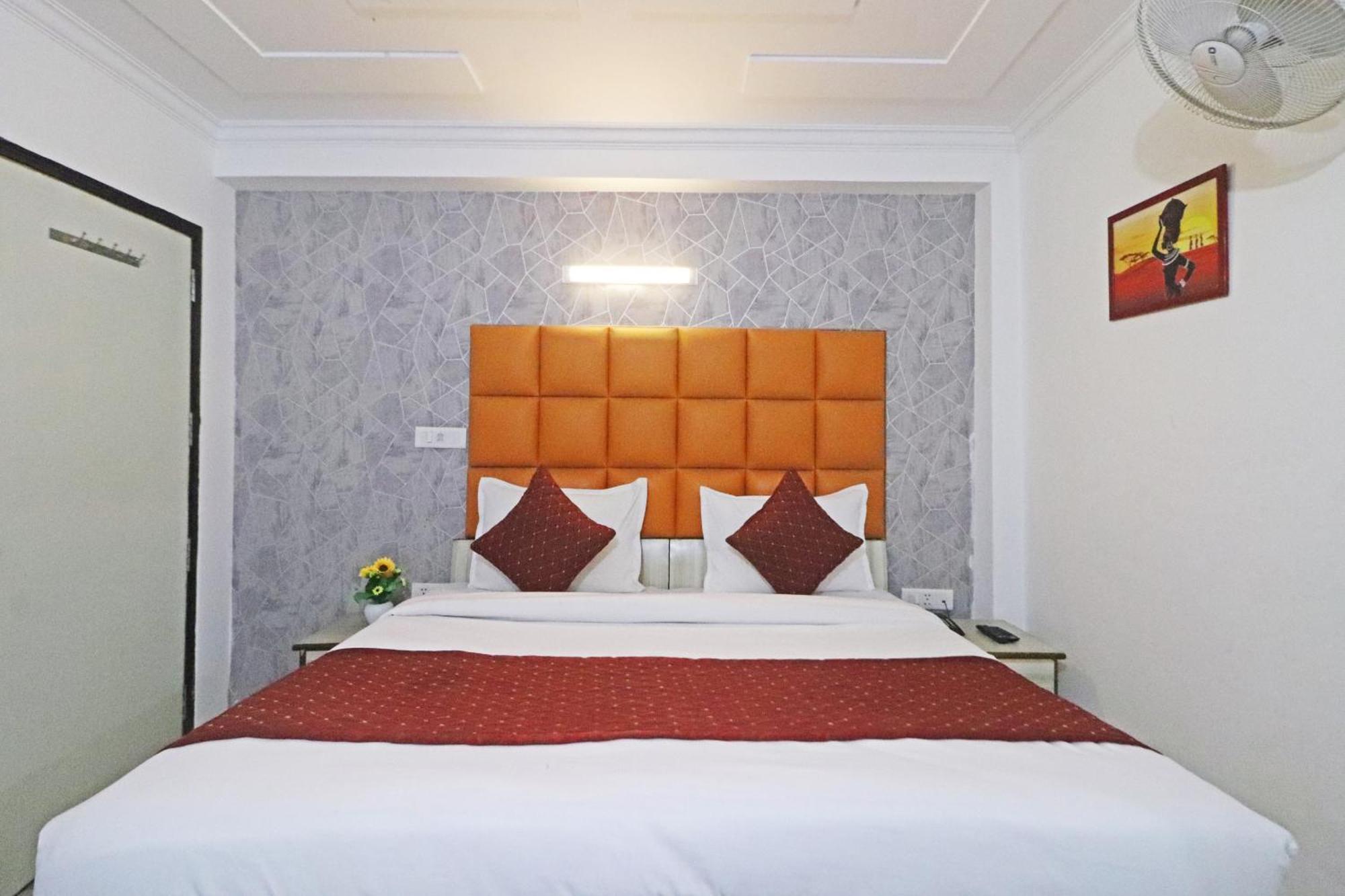 Hotel Clink New Delhi Airport Екстериор снимка