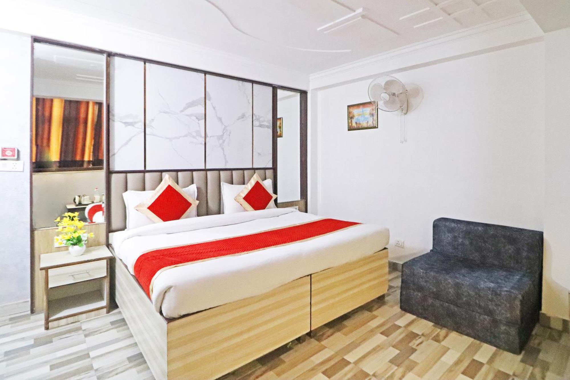 Hotel Clink New Delhi Airport Екстериор снимка