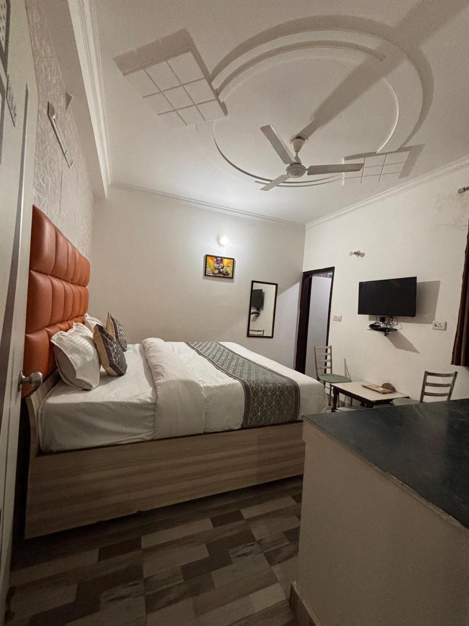 Hotel Clink New Delhi Airport Екстериор снимка